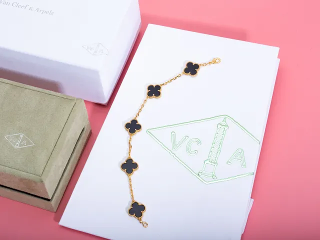 Van Cleef & Arpels Alhambra Five Motif Bracelet en or et émail noir 5