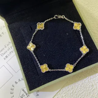 Van Cleef & Arpels Alhambra Five Motif سوار ذهبي وفضي