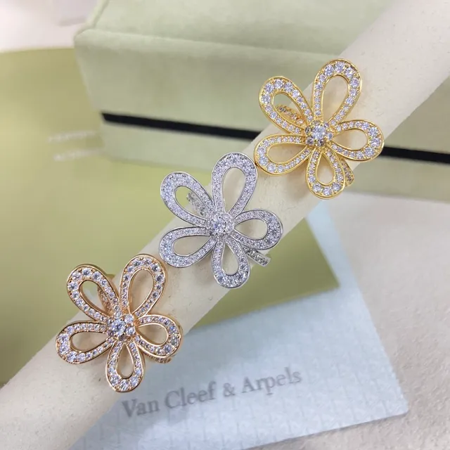 Van Cleef & Arpels Alhambra Bague Florale en Diamants à Cinq Pétales 6