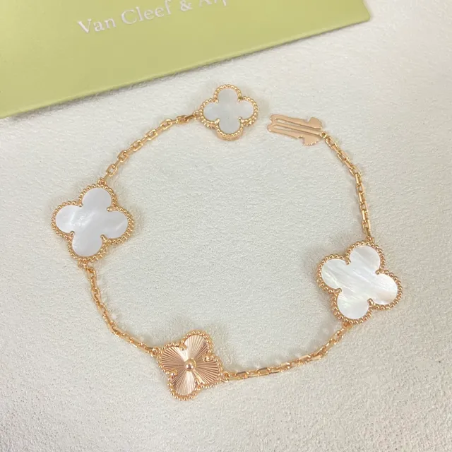 Van Cleef & Arpels Alhambra Trèfle à quatre feuilles Motif Colliers de chaîne 5