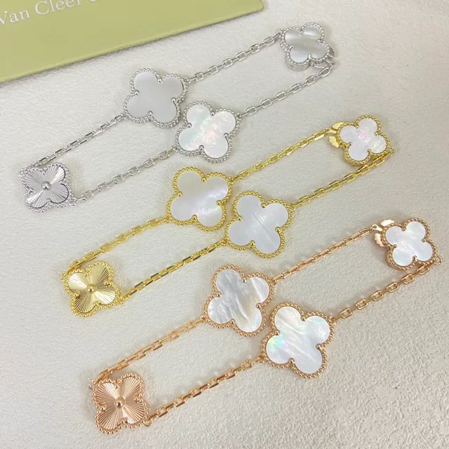 Van Cleef & Arpels Alhambra Trèfle à quatre feuilles Motif Colliers de chaîne 9