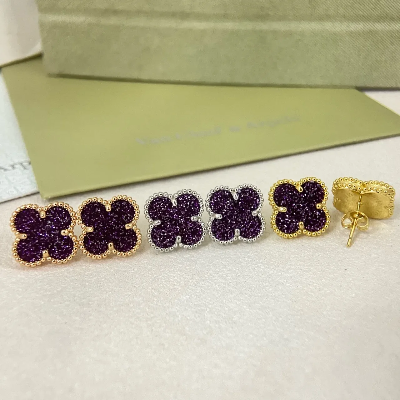 Van Cleef & Arpels Alhambra Boucles d'Oreilles Violette Pavé Quatrefoil 2