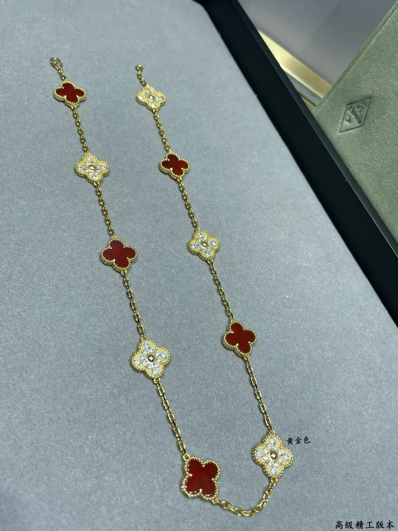 Van Cleef & Arpels Alhambra Collier émail rouge et diamants 5