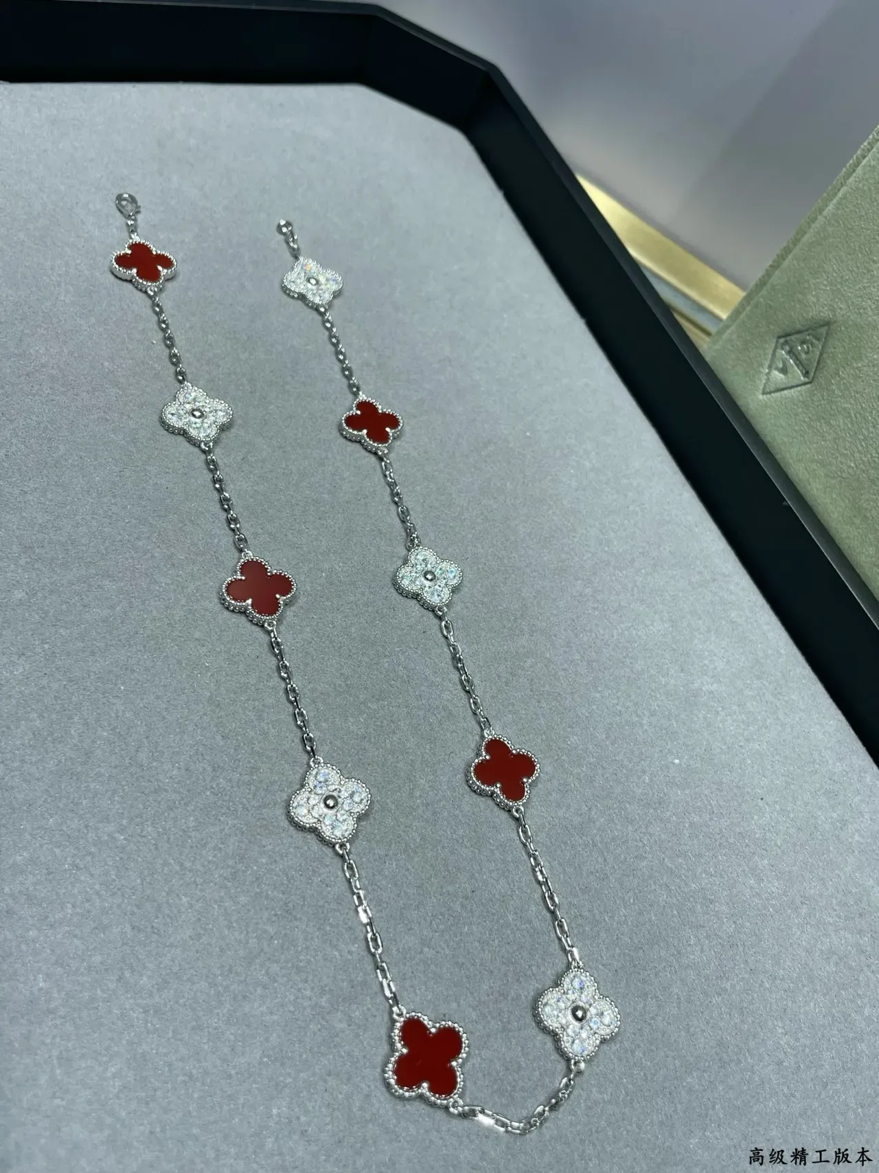 Van Cleef & Arpels Alhambra Collier émail rouge et diamants 6