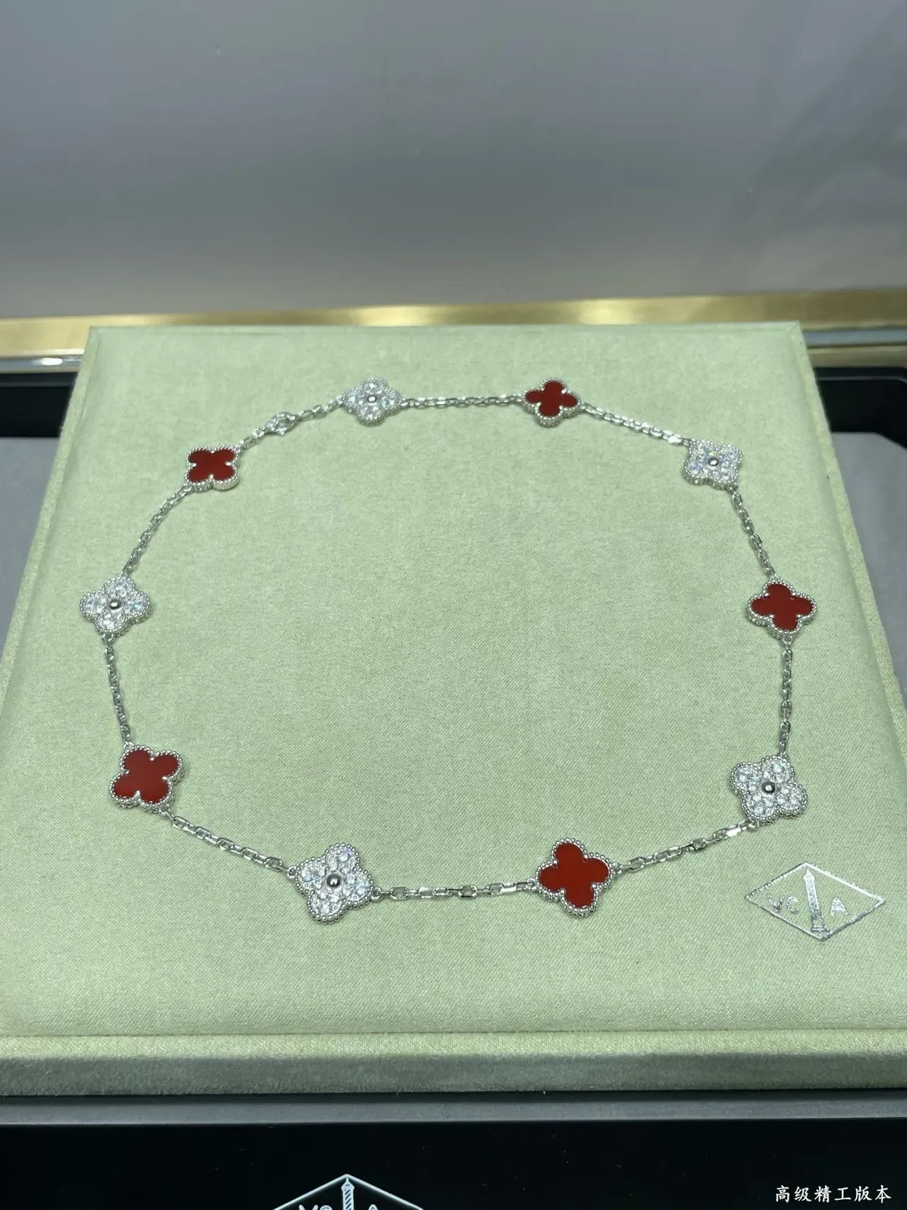 Van Cleef & Arpels Alhambra Collier émail rouge et diamants 7