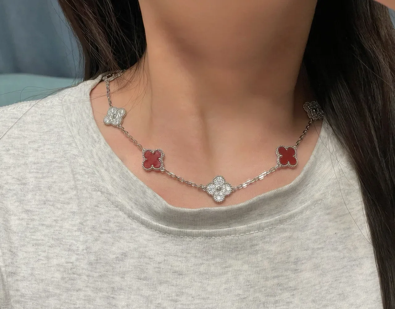 Van Cleef & Arpels Alhambra Collier émail rouge et diamants 9