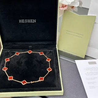Van Cleef & Arpels Alhambra Collier en or avec émail rouge