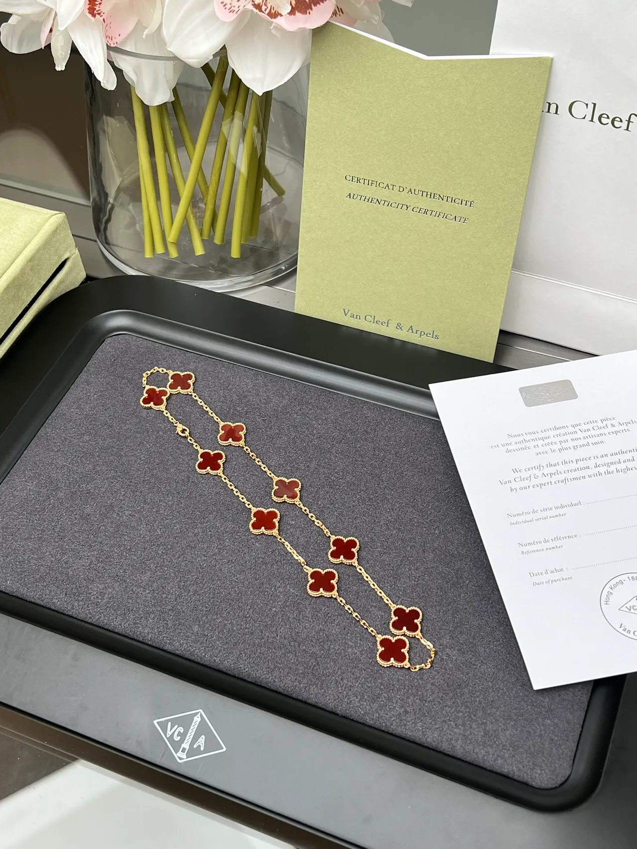 Van Cleef & Arpels Alhambra Collier en or avec émail rouge 4
