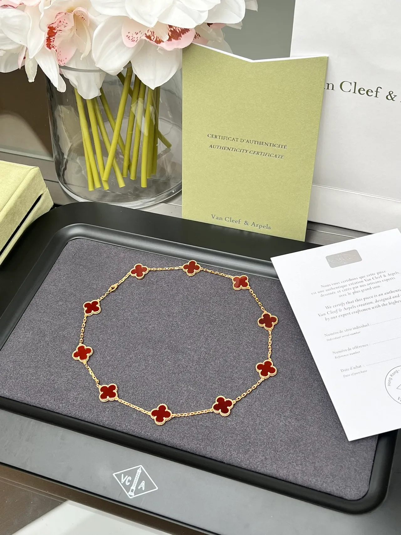 Van Cleef & Arpels Alhambra Collier en or avec émail rouge 6