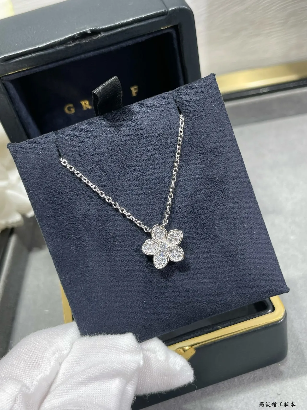 Van Cleef & Arpels Alhambra فضي بحري زهرة خماسية Pavé-Set Diamonds قلادة 8