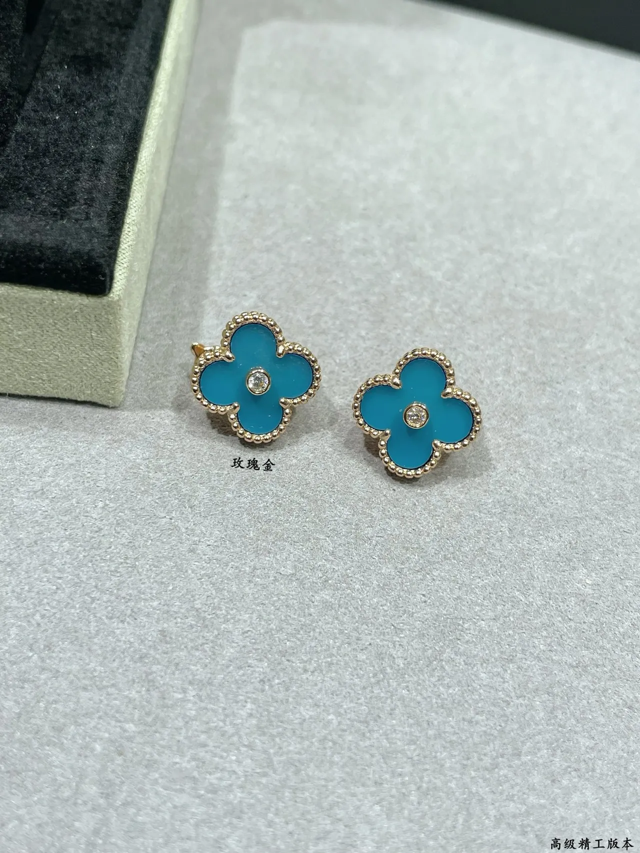 Van Cleef & Arpels Alhambra Émail Turquoise et Diamants Or Rose Boucles d'Oreilles 3