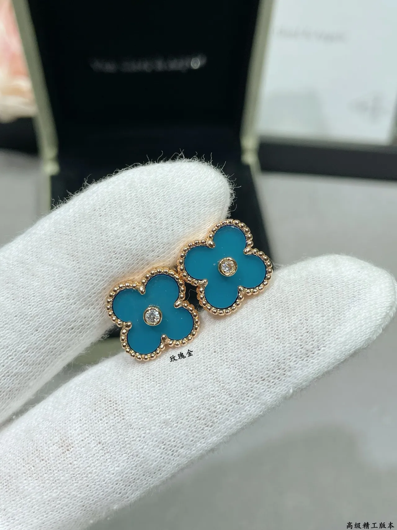 Van Cleef & Arpels Alhambra Émail Turquoise et Diamants Or Rose Boucles d'Oreilles 4