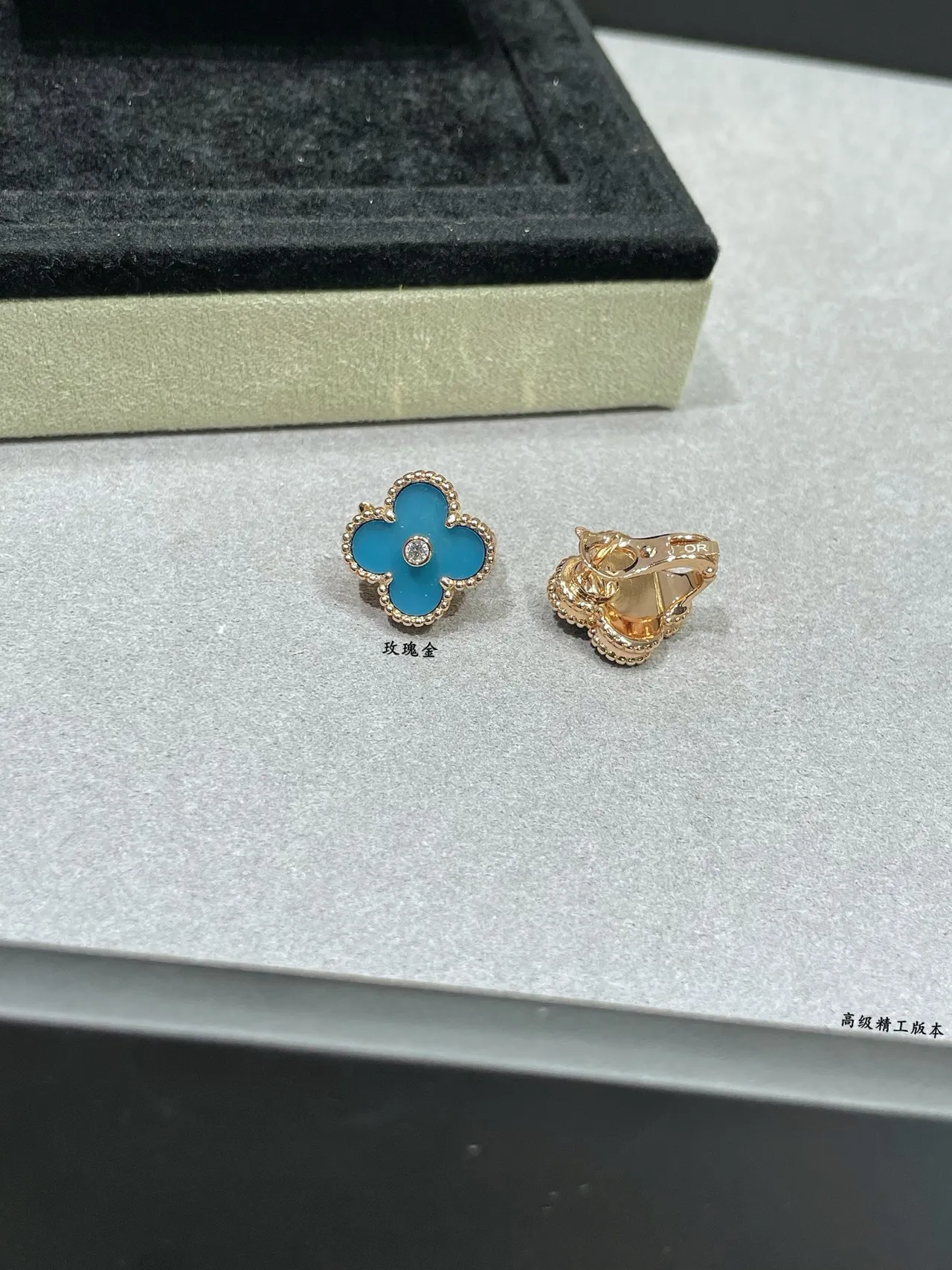 Van Cleef & Arpels Alhambra Émail Turquoise et Diamants Or Rose Boucles d'Oreilles 5