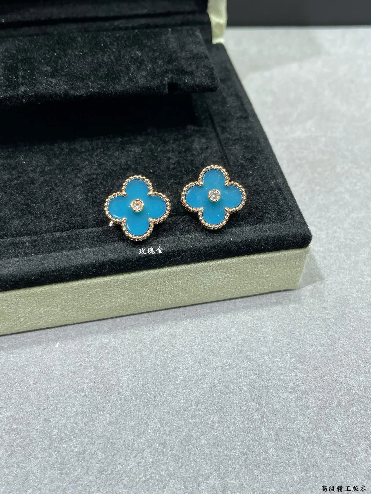 Van Cleef & Arpels Alhambra Émail Turquoise et Diamants Or Rose Boucles d'Oreilles 8