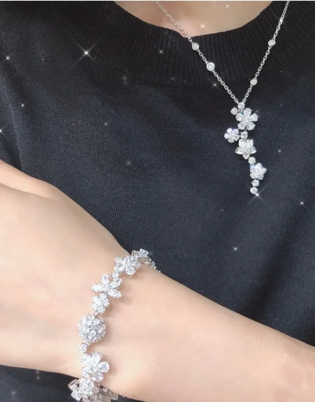 Van Cleef & Arpels ফুলের মোটিফ পাভে ডায়মন্ড ব্রেসলেট 9