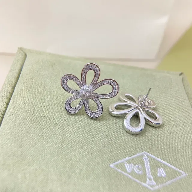 Van Cleef & Arpels Flower Motif Pavé Stud Earrings 4