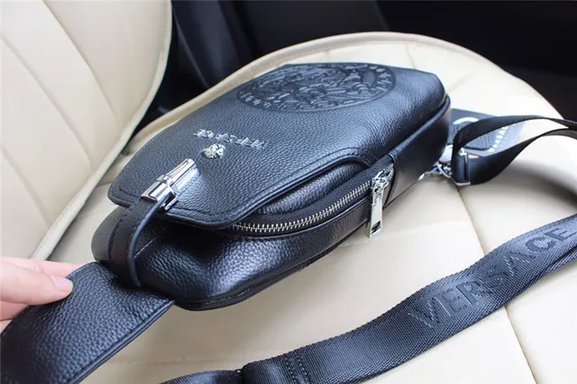Versace Sac Bandoulière Noir Argent Tête de Médusa Embossée Motif Greca Borde 6