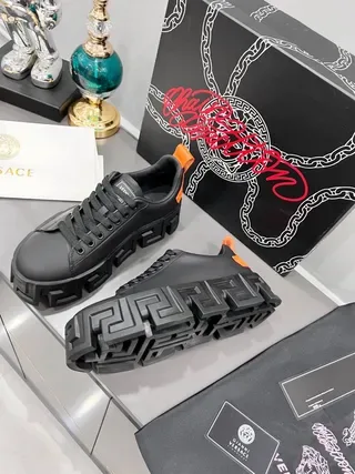 Versace Chain Reaction কালো এবং কমলা লাইফস্টাইল স্নিকার 7