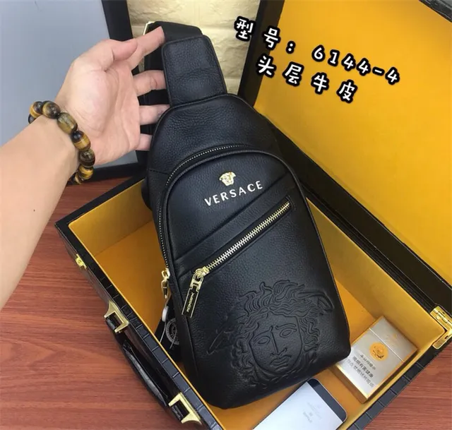 Versace Chain Reaction preto dourado embossado cabeça de Medusa hardware saco mensageiro 8