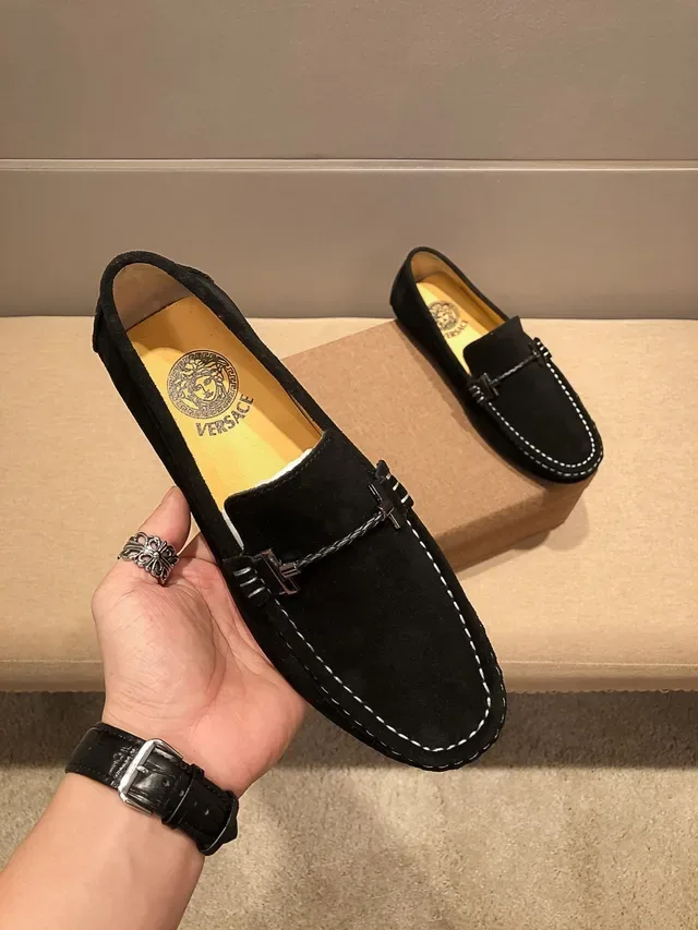 Versace Chain Reaction काले स्यूड लोफर 3