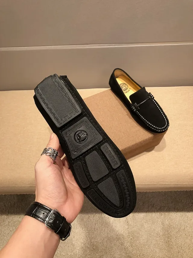 Versace Chain Reaction काले स्यूड लोफर 4