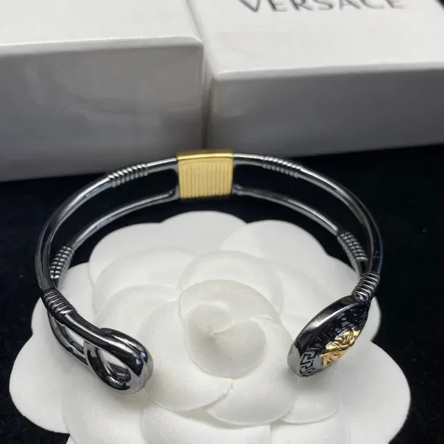 Versace Chain Reaction ডাবল-বার কফ ব্রেসলেট 4