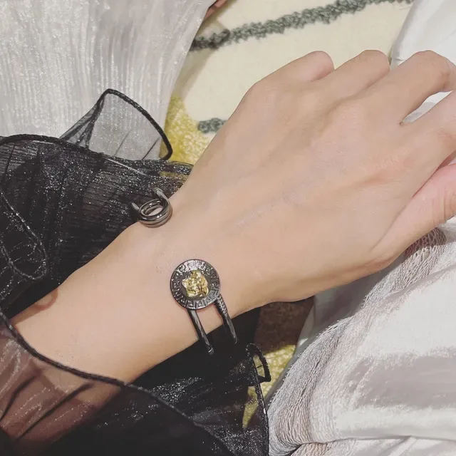 Versace Chain Reaction ডাবল-বার কফ ব্রেসলেট 8