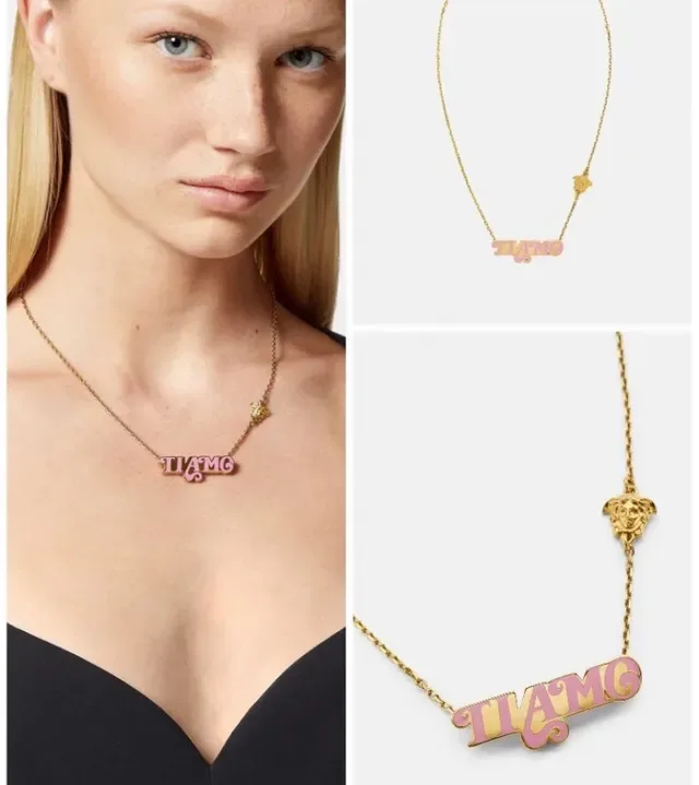 Versace Corrente Dourada Rosa Esmaltada com Placa de Nome 5