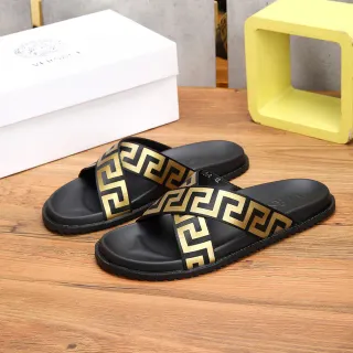 Versace Greca Odissea काली और सोने की स्लाइड स्लिपर्स
