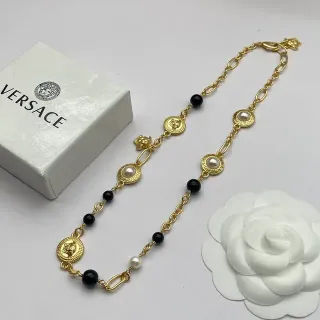 Versace Greca Odissea Dorado Medusa Moneda y Perla Collar