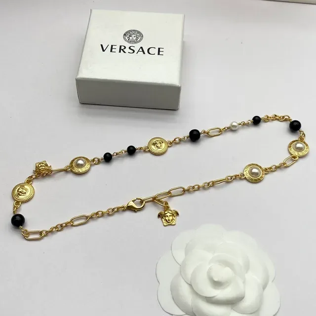 Versace Greca Odissea Dorado Medusa Moneda y Perla Collar 4