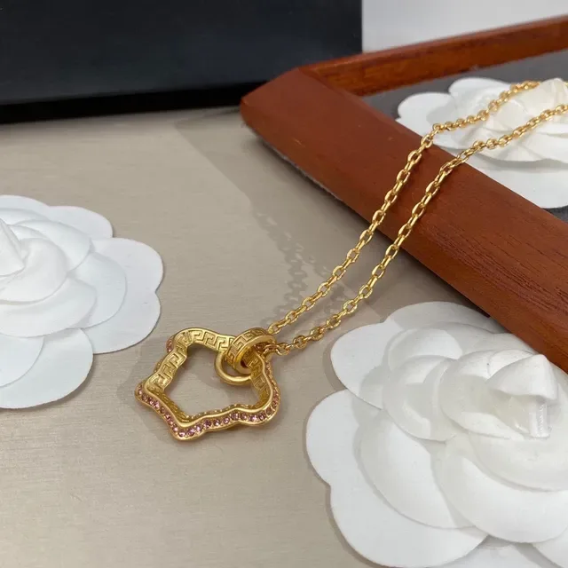 Versace Greca Odissea Colar Pendentif Quatrefoil Dourado 2