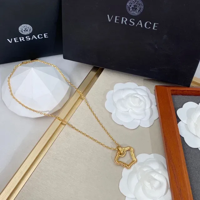 Versace Greca Odissea Colar Pendentif Quatrefoil Dourado 5