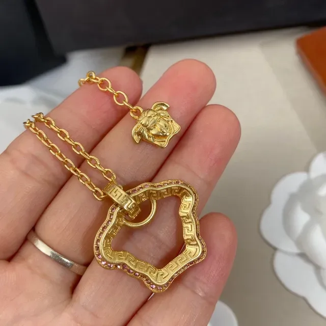 Versace Greca Odissea Colar Pendentif Quatrefoil Dourado 9