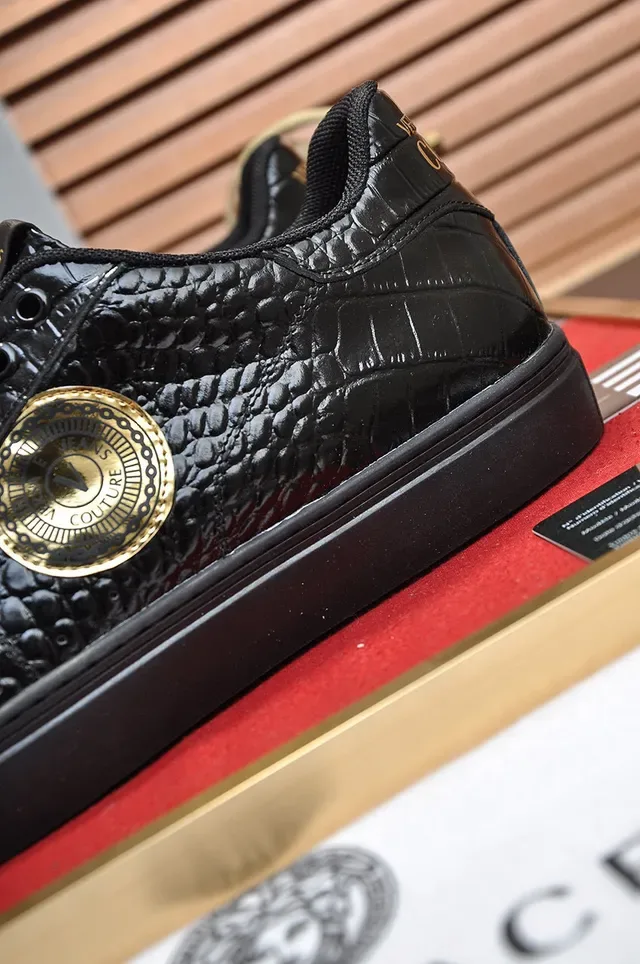 Versace Jeans Couture Zapatillas lifestyle de cuero negro con grabado de cocodrilo 2