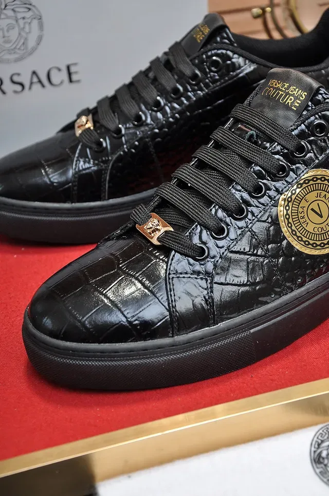 Versace Jeans Couture Zapatillas lifestyle de cuero negro con grabado de cocodrilo 3