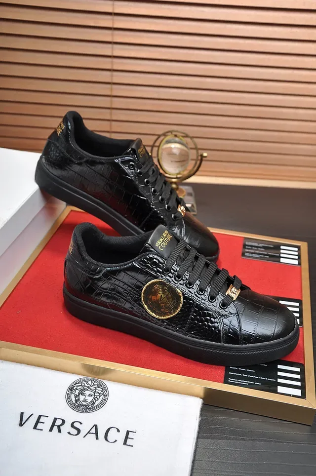 Versace Jeans Couture Zapatillas lifestyle de cuero negro con grabado de cocodrilo 5