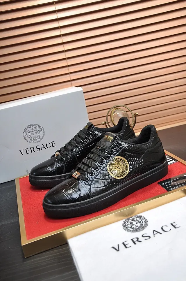 Versace Jeans Couture Zapatillas lifestyle de cuero negro con grabado de cocodrilo 8