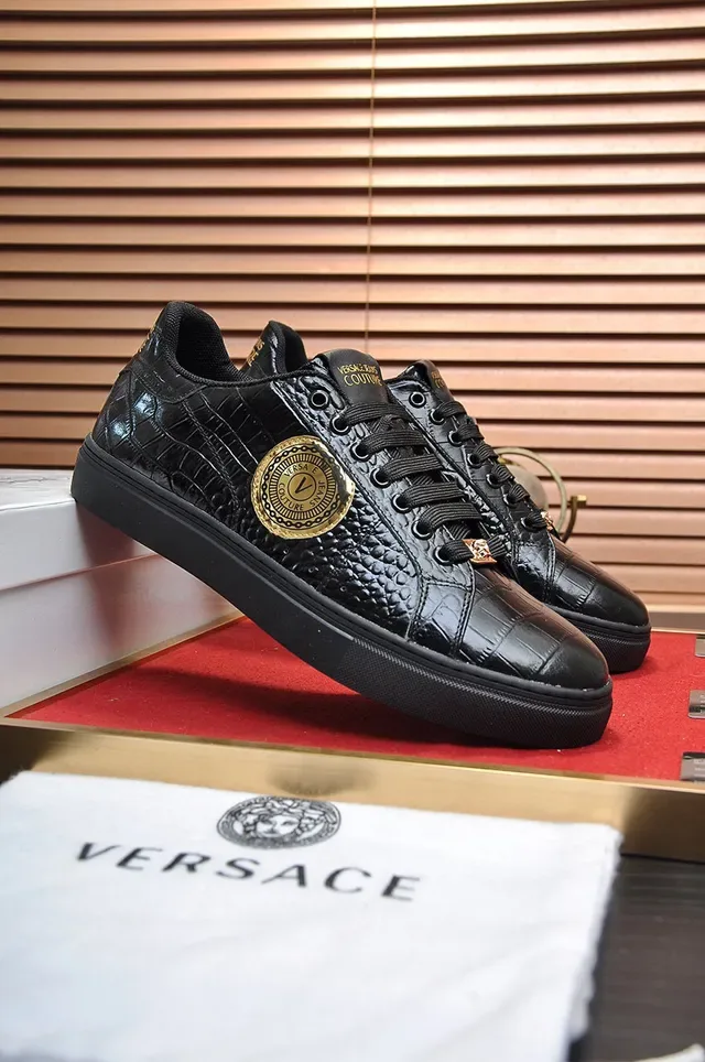 Versace Jeans Couture Zapatillas lifestyle de cuero negro con grabado de cocodrilo 9