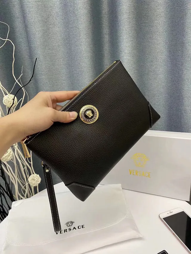 Versace La Medusa Pochette Envelope en Cuir Noir Grainé 4