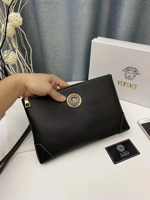 Versace La Medusa Pochette Envelope en Cuir Noir Grainé 6