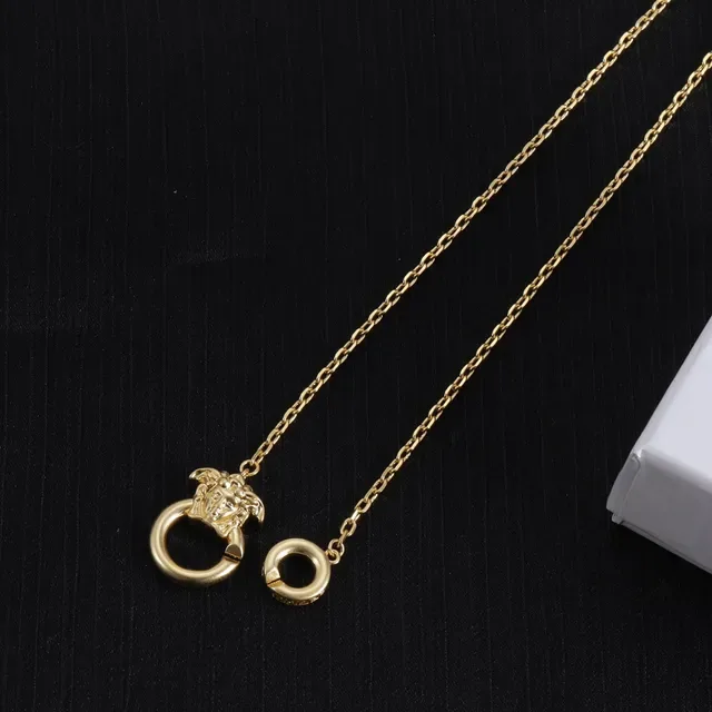 Versace Medusa Chain قلادة ذهبية 4