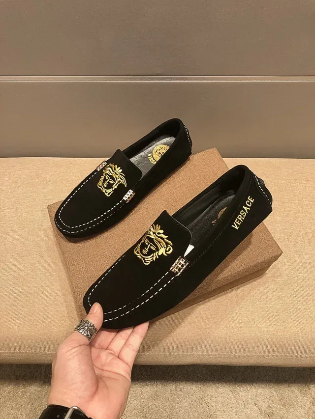 Versace Medusa 刺绣黑色麂皮乐福鞋 7