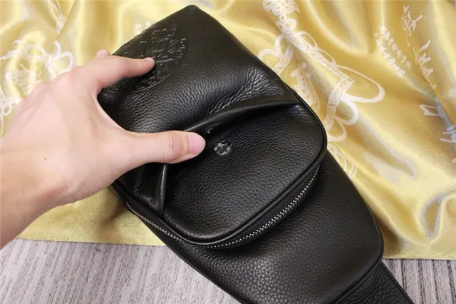 Versace Medusa Logo bolsa cruzada de couro preto texturizado 3