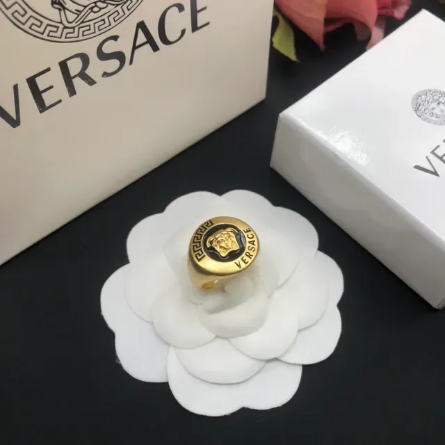 Bague Versace Medusa Signet Or et Noir Émaillé 4