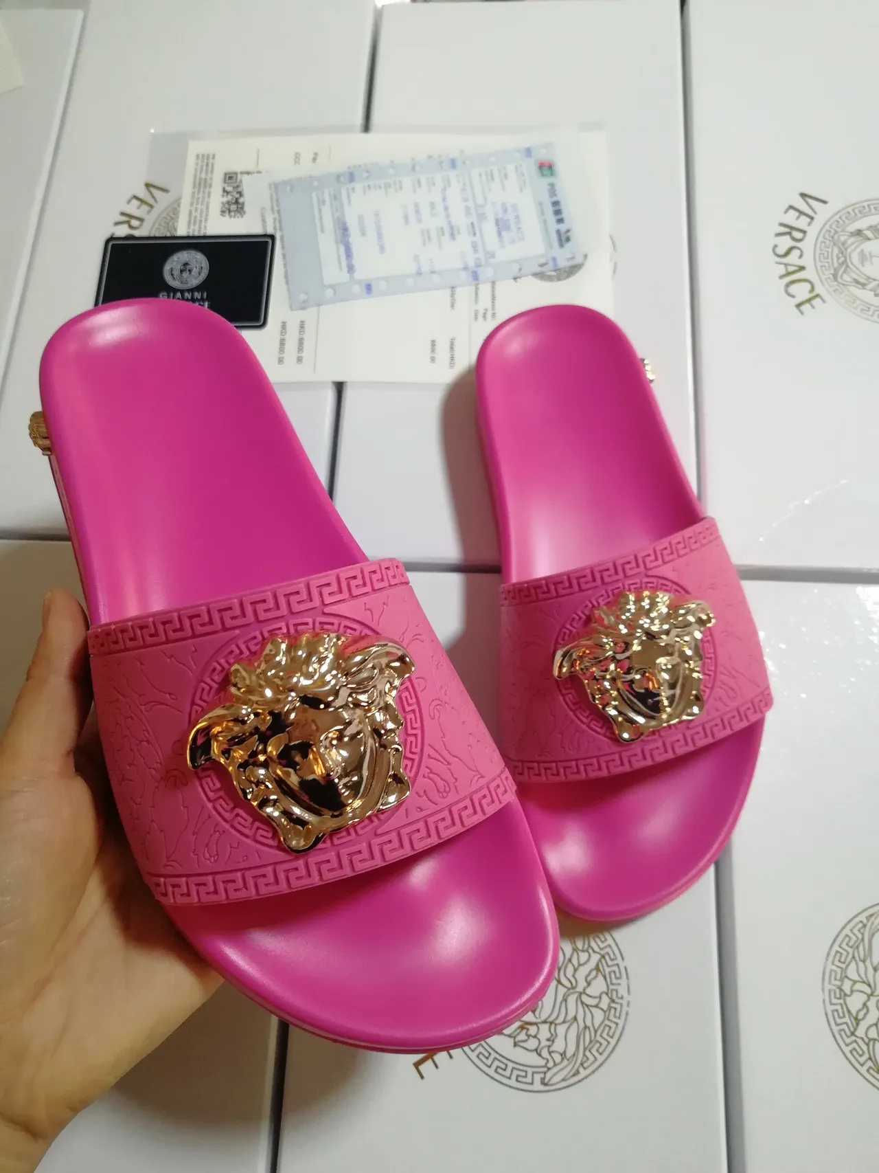 Versace Medusa Slide Rosa Dourado Adorno de cabeça Padrão de Borda Greca Chinelos 2