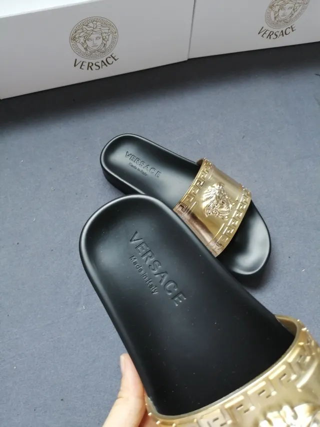 Versace Odissea Medusa Chaussons dorés et noirs 5