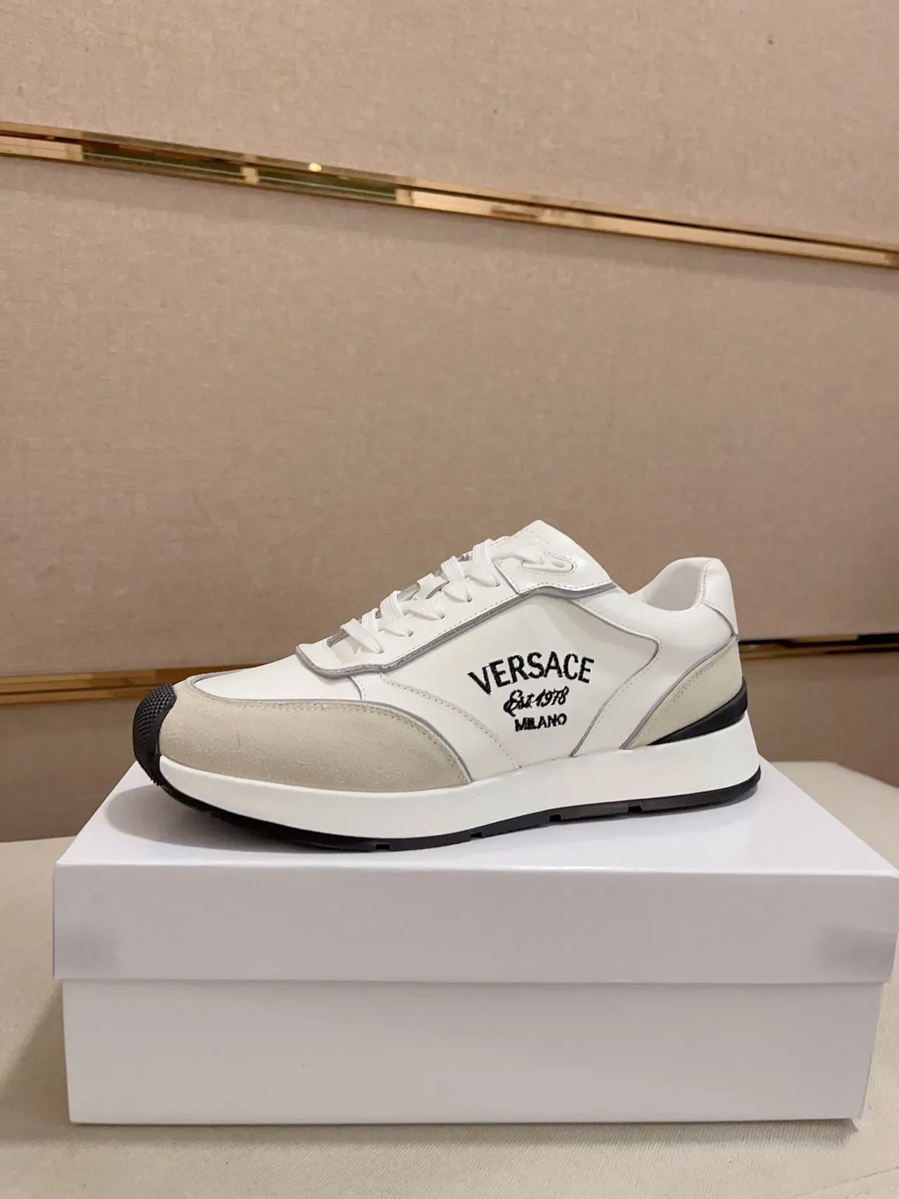 Versace Odissea sneakers lifestyle blanc et beige 2
