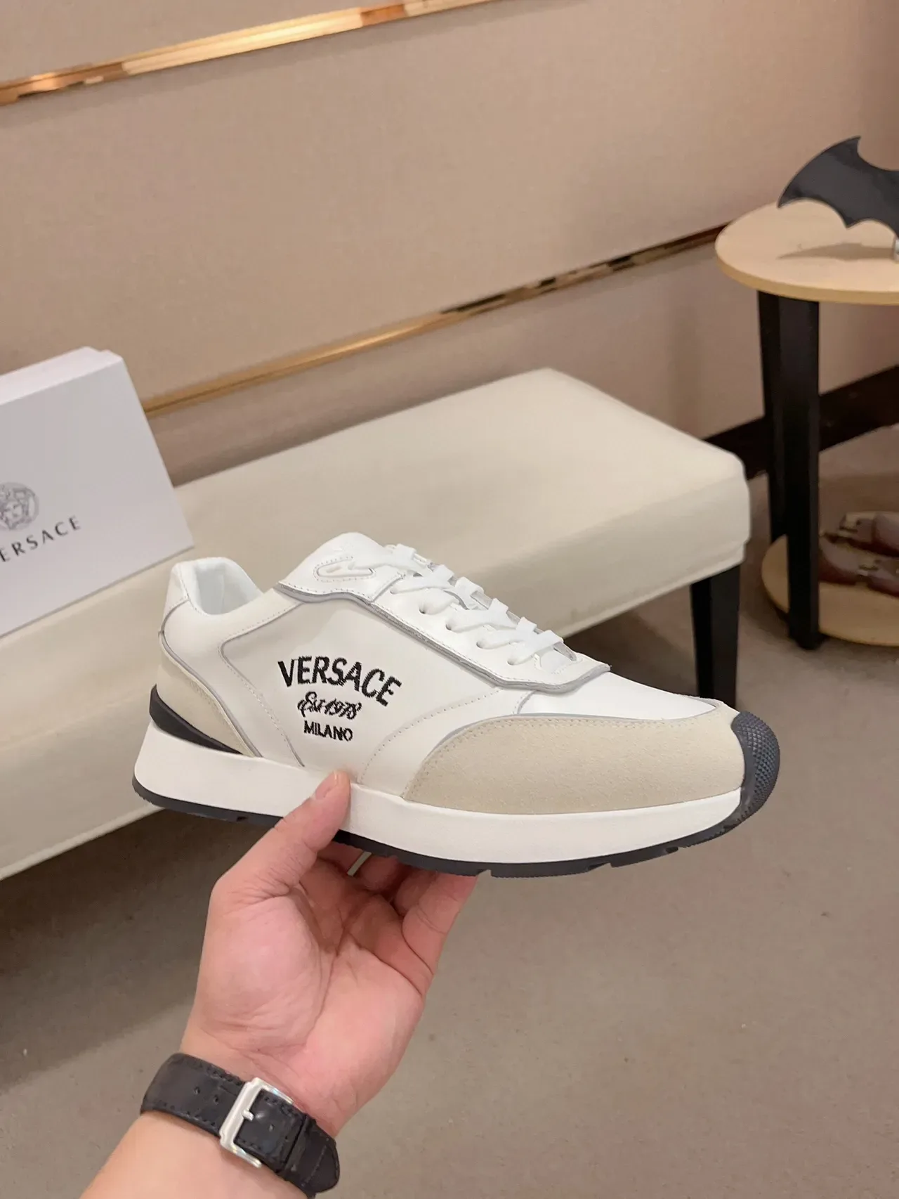 Versace Odissea sneakers lifestyle blanc et beige 4