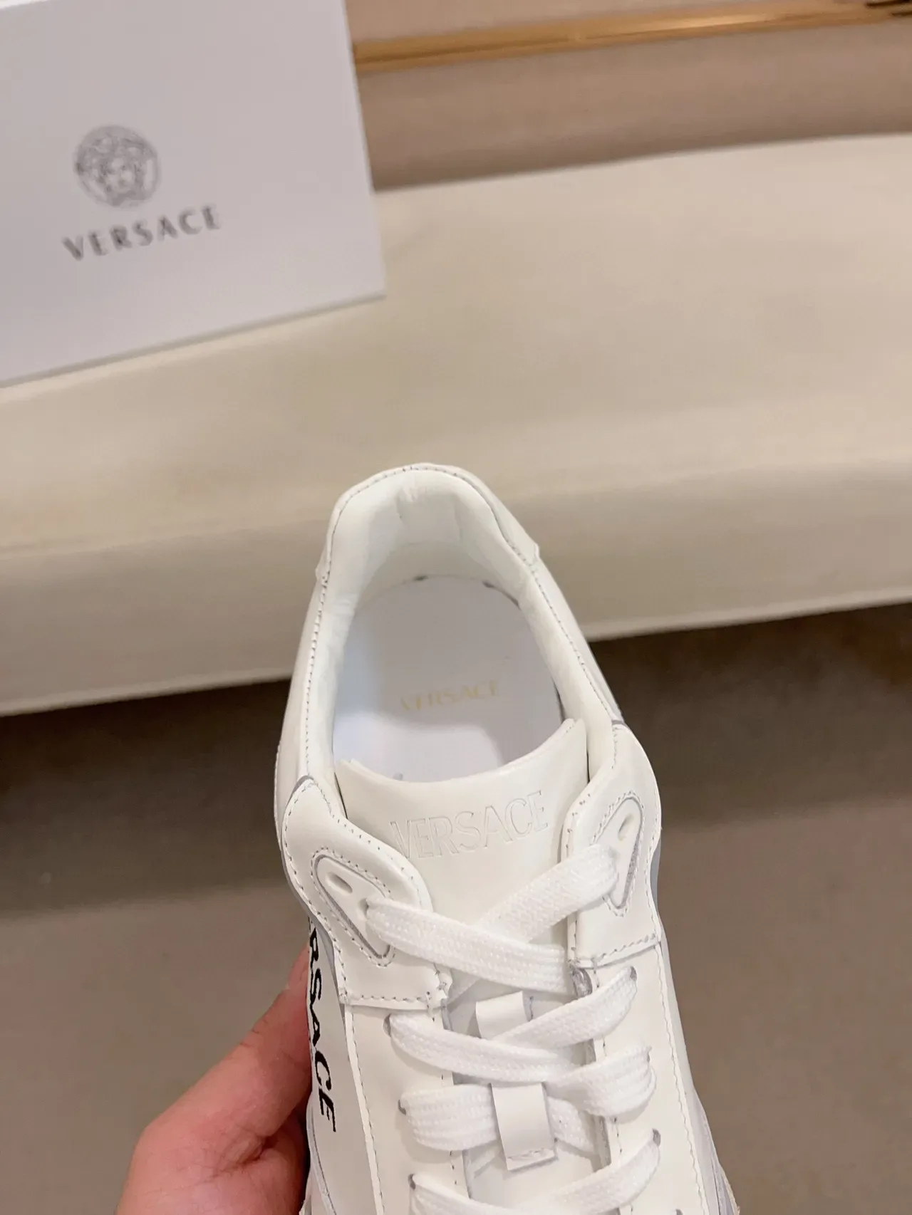 Versace Odissea sneakers lifestyle blanc et beige 6